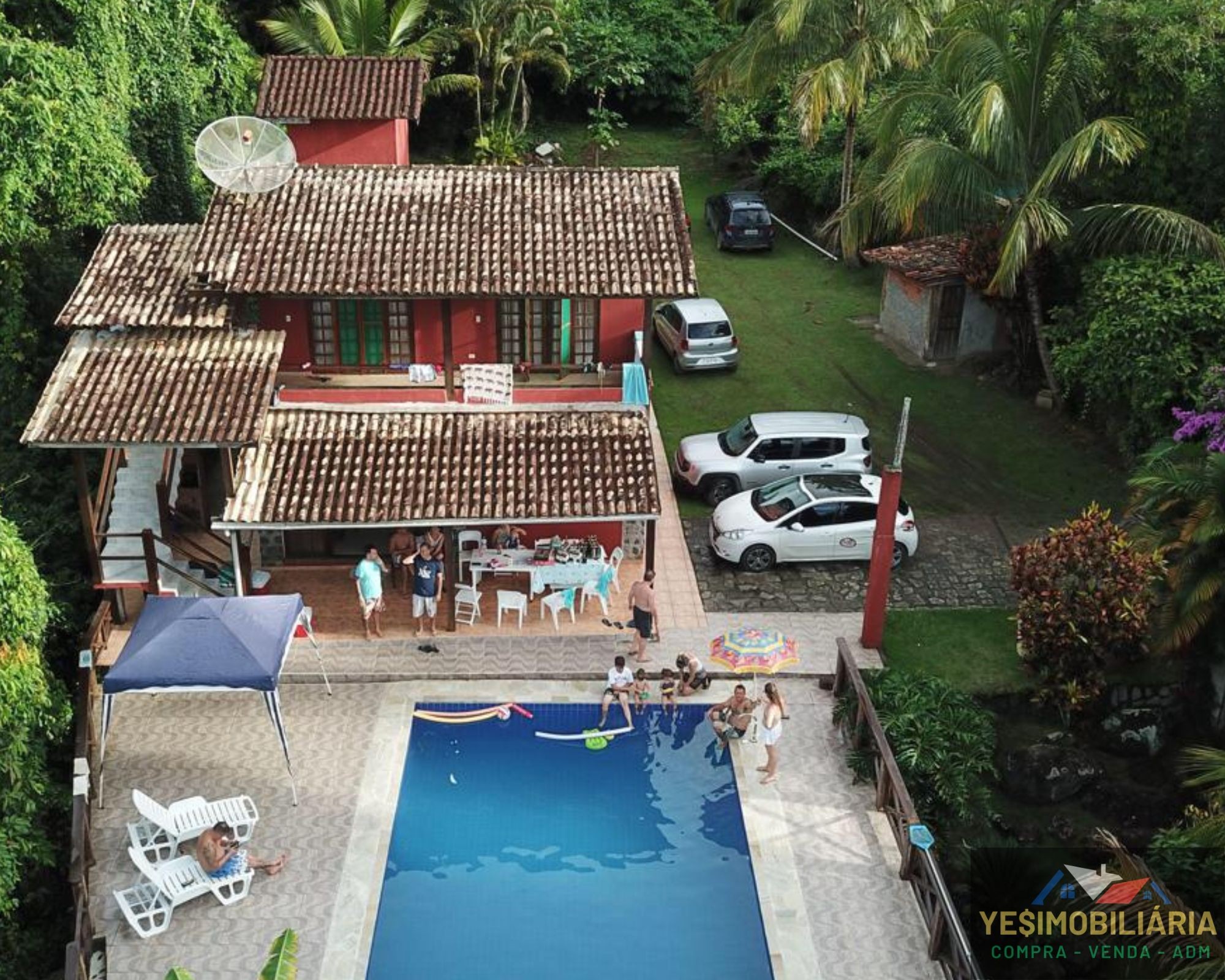 Grande terreno com linda Casa Vermelha no Cabaraú